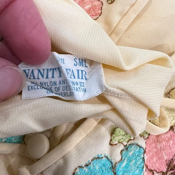 Vanity Fair Vintage Nylon Yellow Embroidered Flower Small Nightgown - Picture 4 of 9